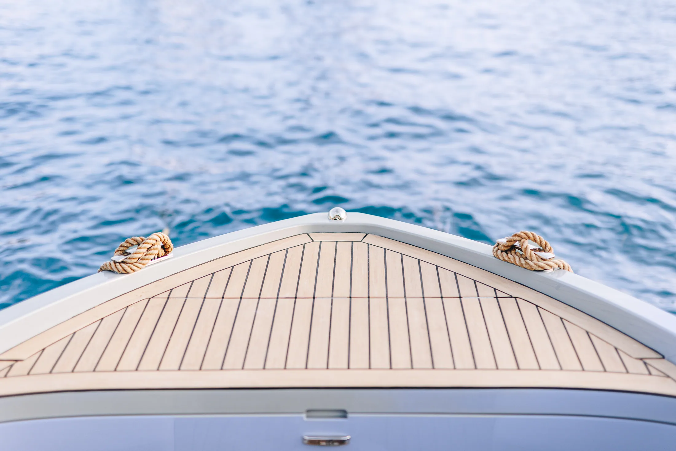 The teak foredeck of Serene 24