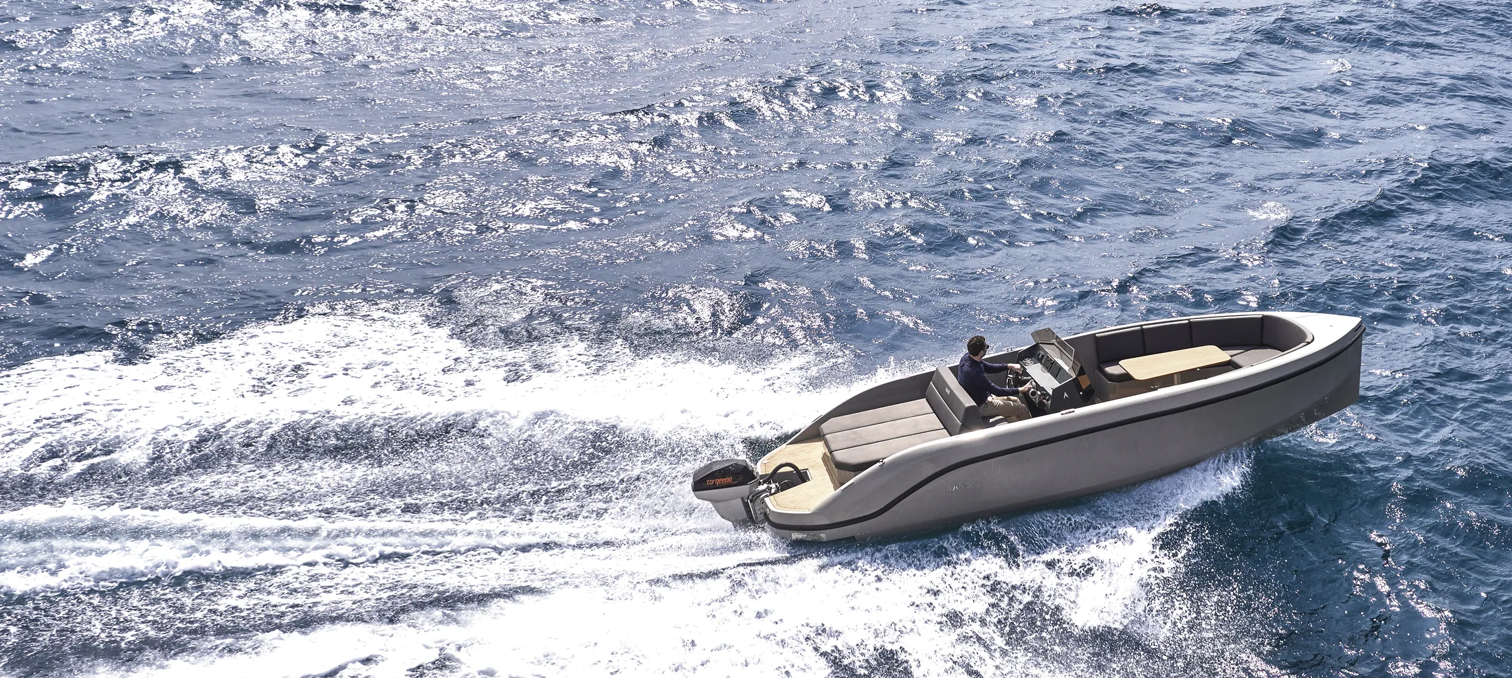 RAND Source 25 at speed off the coast